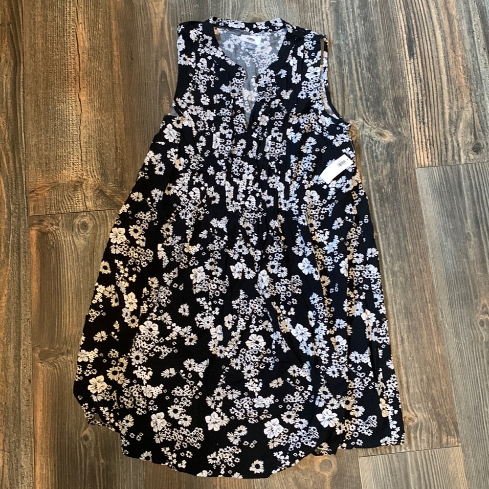 Old Navy NWT Sleeveless Black Floral Print Dress - Medium